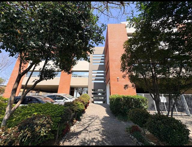 123M² OFFICE TO LET IN MIDRIDGE PARK